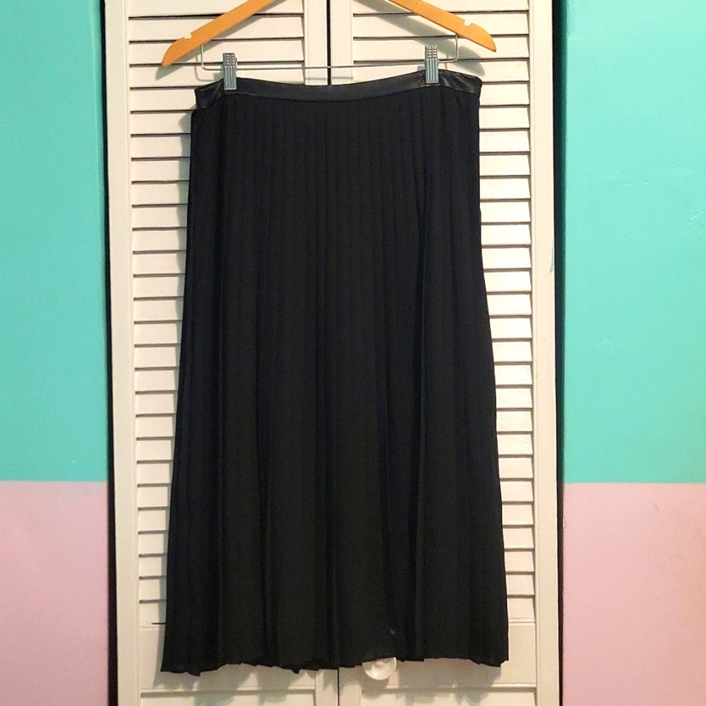 Banana Republic Pleated Black Midi Skirt